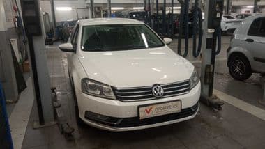 Volkswagen Passat 2012 года, 279 174 км - вид 2