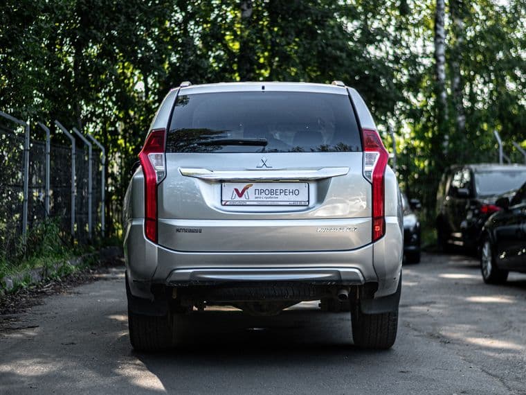 Mitsubishi Pajero Sport, 2017 - вид 3