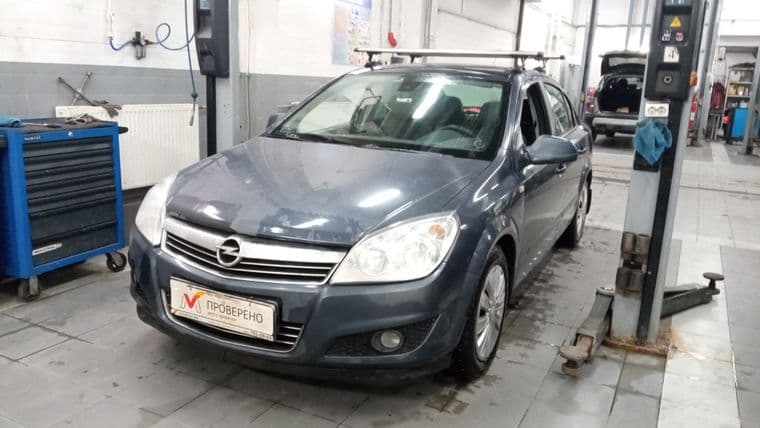 Opel Astra 2010 года, 218 000 км - вид 1