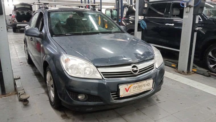 Opel Astra 2010 года, 218 000 км - вид 2
