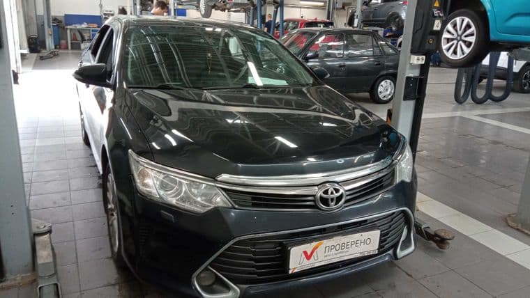 Toyota Camry 2015 года, 227 000 км - вид 2