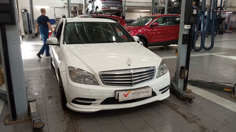 Mercedes-Benz C-класс 2010 года, 206 257 км - вид 2