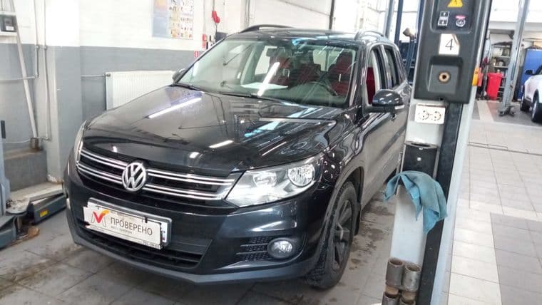 Volkswagen Tiguan 2013 года, 142 319 км - вид 2