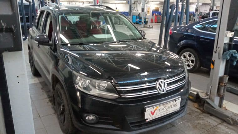 Volkswagen Tiguan 2013 года, 142 319 км - вид 1