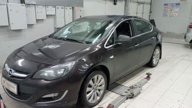 Opel Astra 2013 года, 236 232 км - вид 1