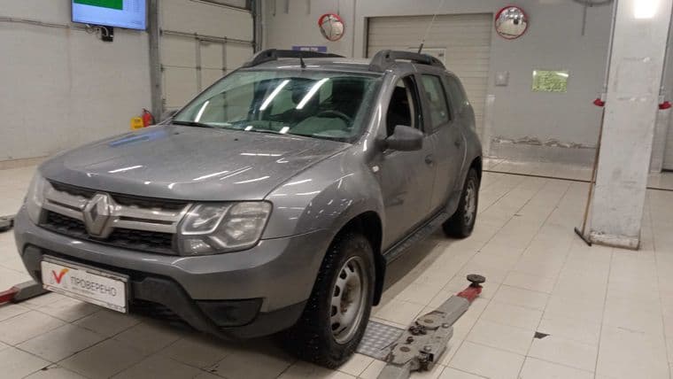 Renault Duster 2020 года, 92 659 км - вид 1