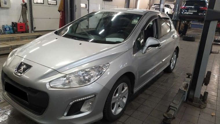Peugeot 308 2012 года, 116 375 км - вид 1