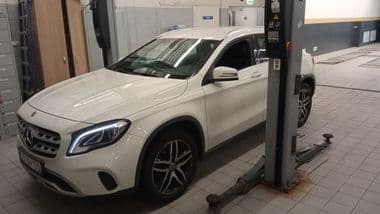 Mercedes-Benz GLA-класс 2017 года, 98 000 км - вид 2
