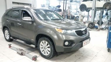 KIA Sorento 2010 года, 289 626 км - вид 2