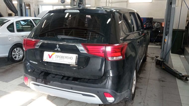 Mitsubishi Outlander, 2021 - вид 2