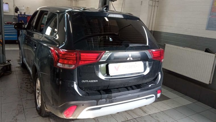 Mitsubishi Outlander, 2021 - вид 3