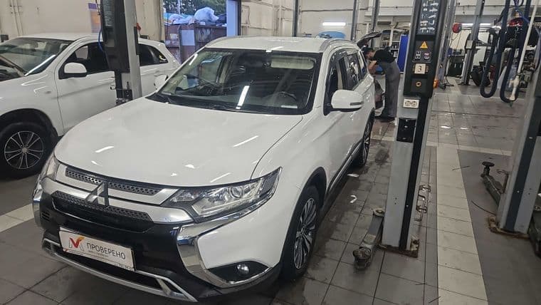 Mitsubishi Outlander, 2020