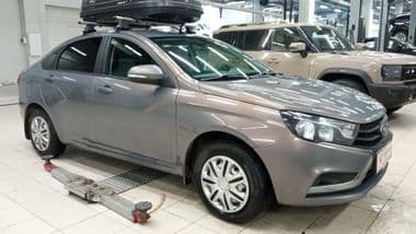 ВАЗ (LADA) Vesta 2018 года, 98 410 км - вид 2