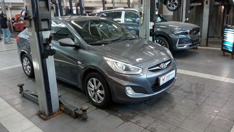 Hyundai Solaris 2013 года, 158 285 км - вид 2