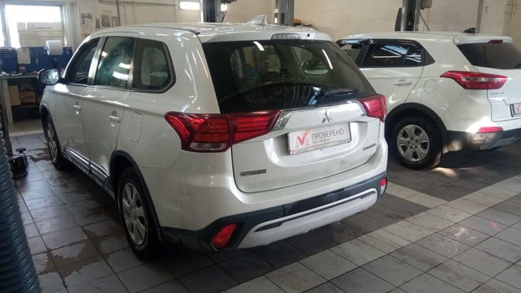 Mitsubishi Outlander, 2019 - вид 2