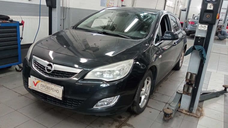 Opel Astra, 2011