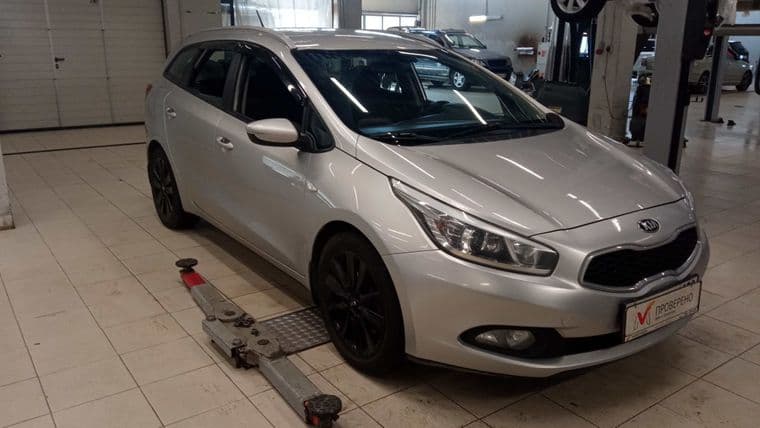 KIA Ceed 2015 года, 203 802 км - вид 2