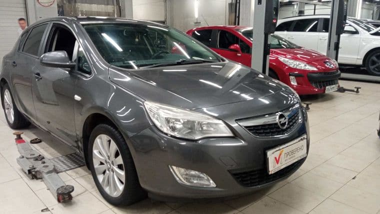 Opel Astra, 2011