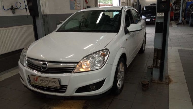Opel Astra 2011 года, 119 000 км - вид 1