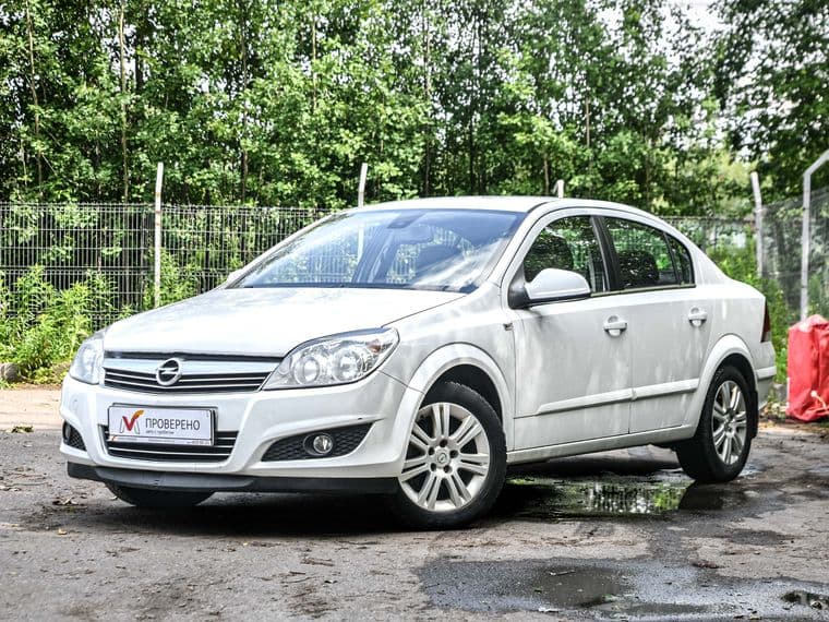 Opel Astra, 2011