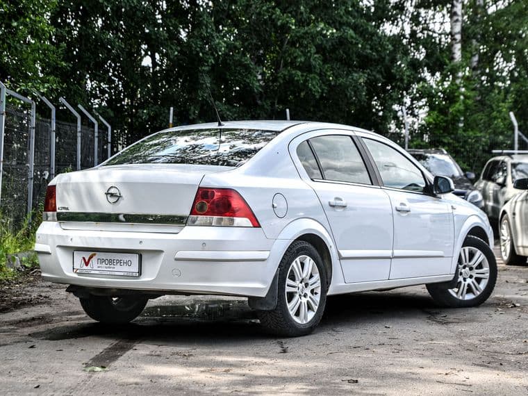 Opel Astra, 2011 - вид 1