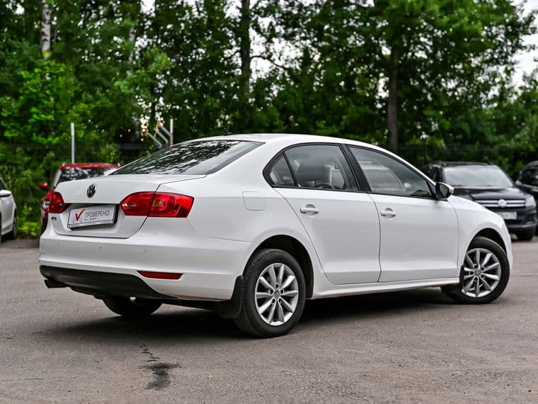 Volkswagen Jetta 2013 года, 143 159 км - вид 2