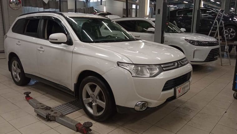 Mitsubishi Outlander, 2012 - вид 1