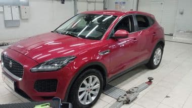 Jaguar E-Pace 2018 года, 151 522 км - вид 1