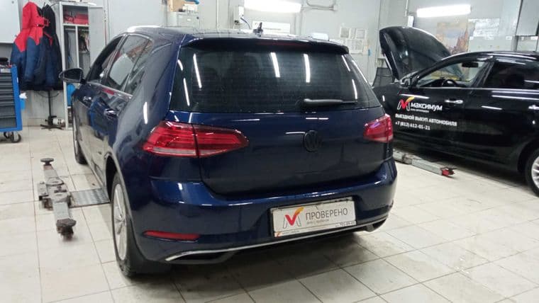 Volkswagen Golf, 2018 - вид 3