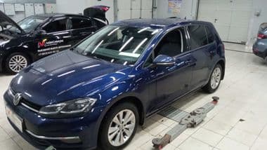 Volkswagen Golf 2018 года, 46 758 км - вид 1