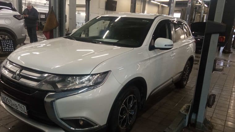 Mitsubishi Outlander 2017 года, 133 223 км - вид 1