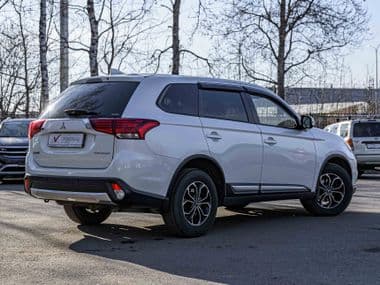 Mitsubishi Outlander 2017 года, 133 223 км - вид 2