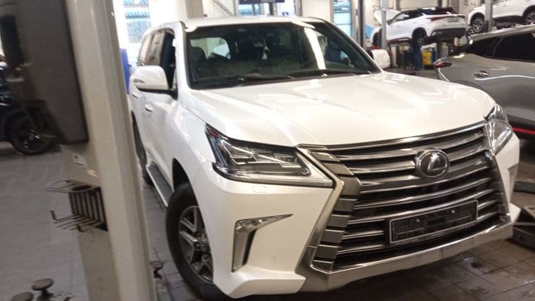 Lexus LX, 2018 - вид 1