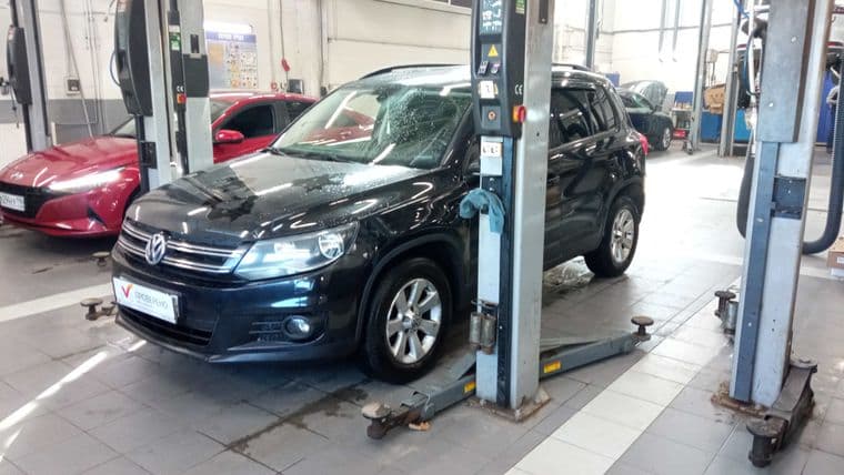 Volkswagen Tiguan 2013 года, 180 599 км - вид 1