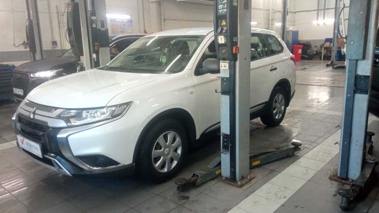 Mitsubishi Outlander 2019 года, 113 128 км - вид 1