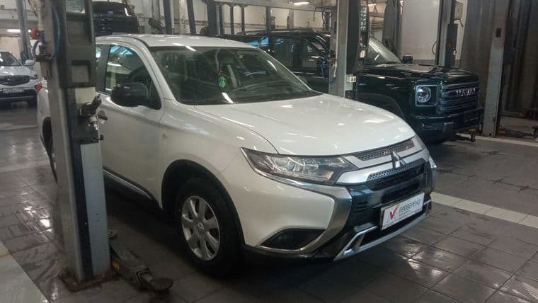 Mitsubishi Outlander 2019 года, 113 128 км - вид 2