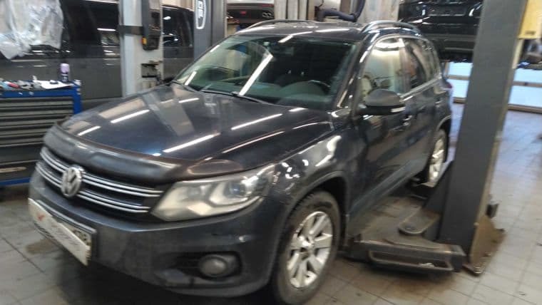 Volkswagen Tiguan 2013 года, 201 673 км - вид 1