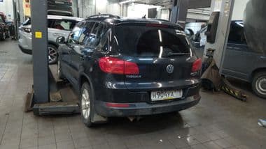 Volkswagen Tiguan 2013 года, 201 673 км - вид 2