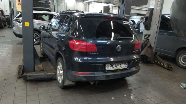 Volkswagen Tiguan 2013 года, 201 673 км - вид 2