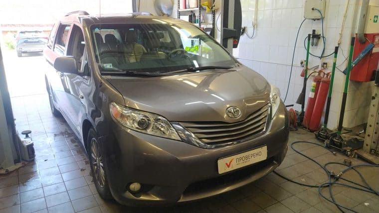 Toyota Sienna, 2011 - вид 1