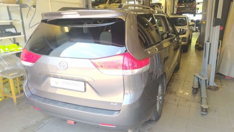 Toyota Sienna, 2011 - вид 3