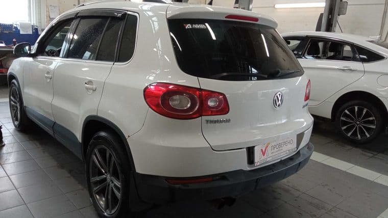 Volkswagen Tiguan, 2010 - вид 3