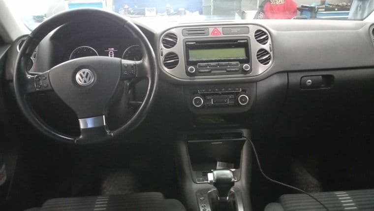 Volkswagen Tiguan, 2010 - вид 4