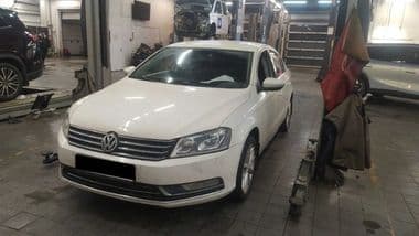 Volkswagen Passat 2013 года, 248 000 км - вид 1