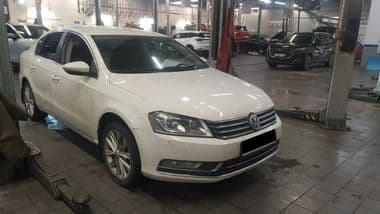 Volkswagen Passat 2013 года, 248 000 км - вид 2