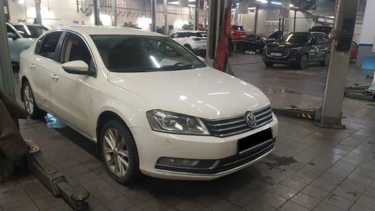 Volkswagen Passat 2013 года, 248 000 км - вид 2