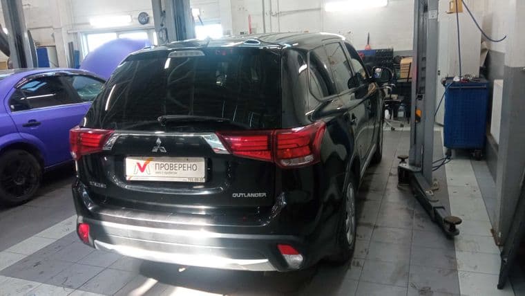 Mitsubishi Outlander, 2015 - вид 2