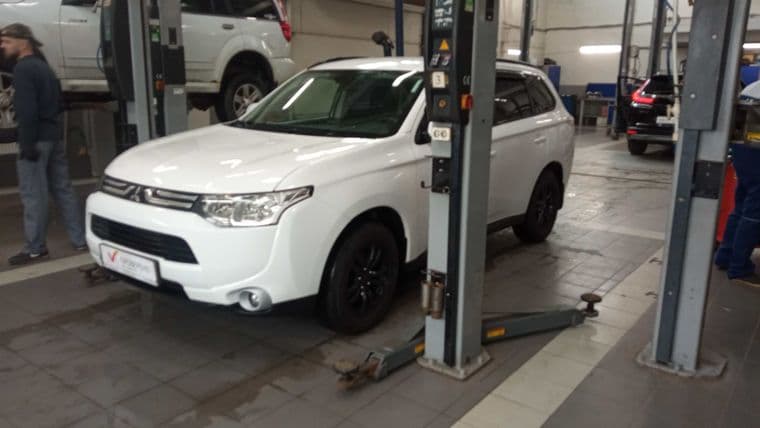 Mitsubishi Outlander, 2013