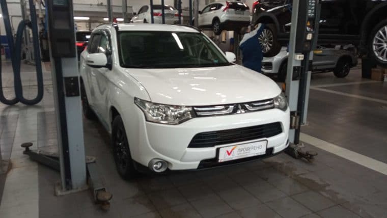 Mitsubishi Outlander, 2013 - вид 1