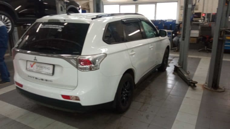 Mitsubishi Outlander, 2013 - вид 2